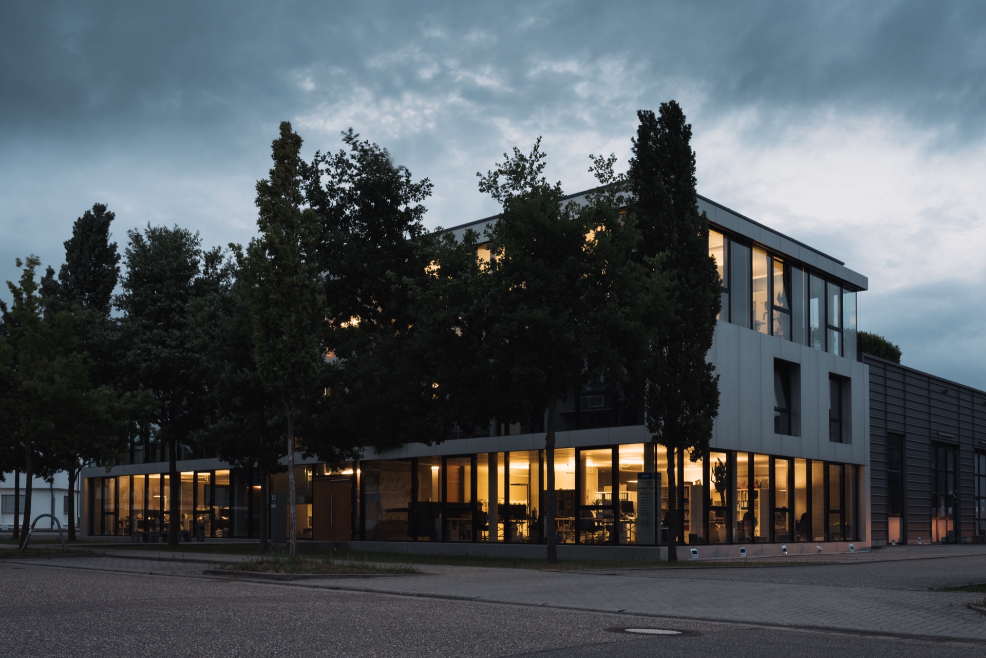 VRV-Klimaanlagen auf einem Industrie-Dach von J&W Kältetechnik installiert